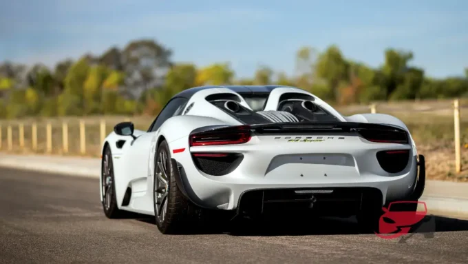 Суперкар Porsche 918 Spyder